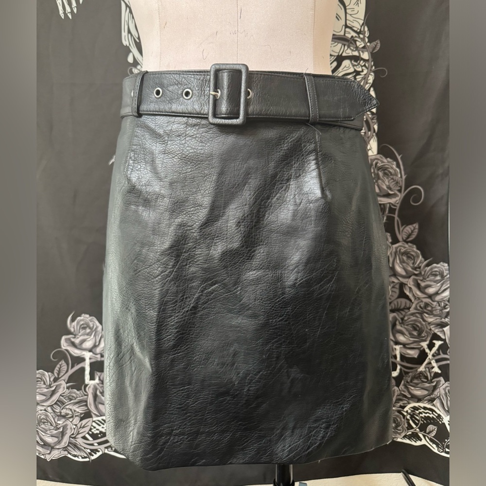 Faux leather H&M skirt with belt